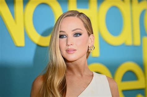 no hard feelings skinny dipping|Jennifer Lawrence Explains Why She Had No Qualms About。